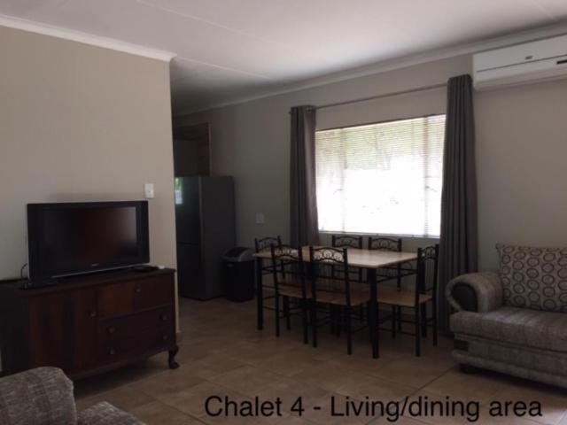 Impala Chalets 팔라보르와 외부 사진