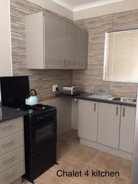 Impala Chalets 팔라보르와 외부 사진
