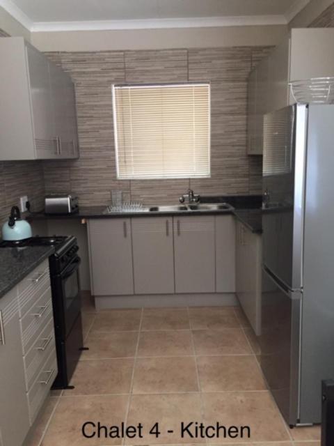 Impala Chalets 팔라보르와 외부 사진