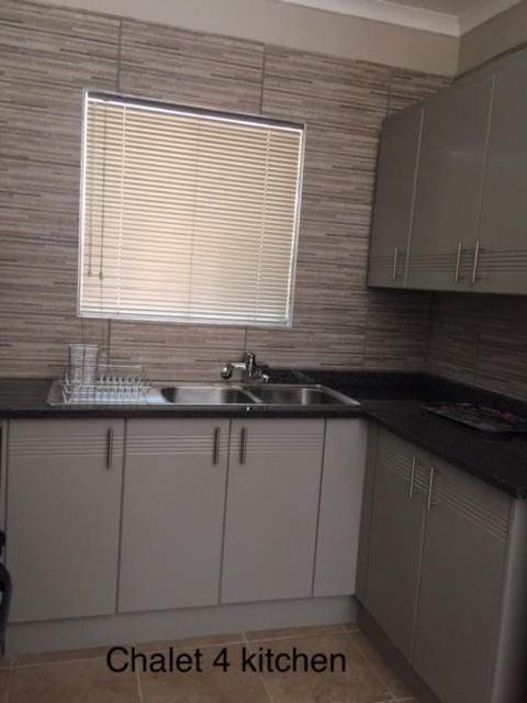 Impala Chalets 팔라보르와 외부 사진